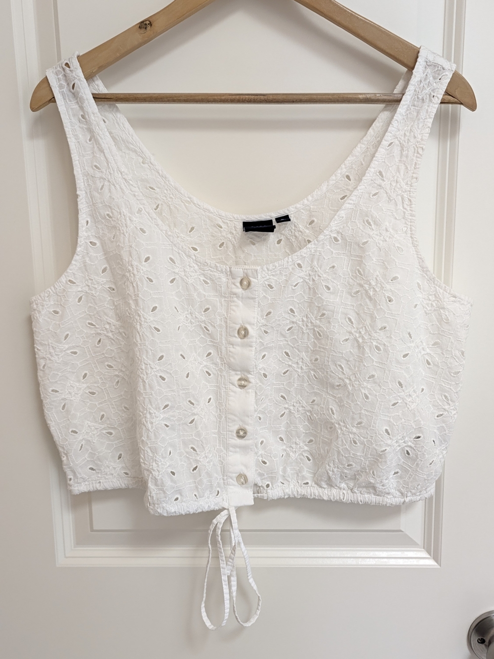 NWOT Gap Cinched Hem White Eyelet Button-Front Crop Top